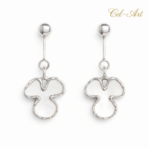 silver earring wih peral